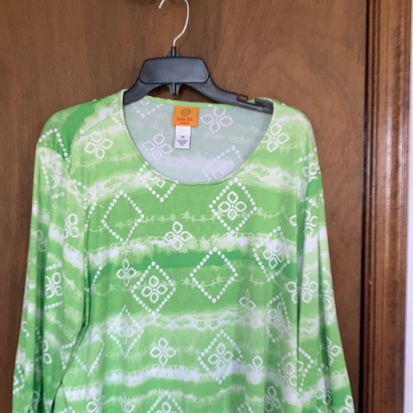 Relisted Ruby rd tie dye with floral print top w stretch size 2X - Picture 6 of 15